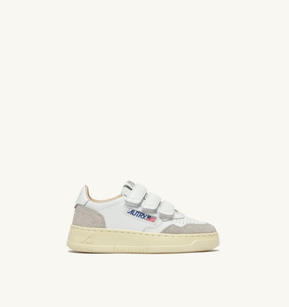 AUTRY Kid MEDALIST KIDSTRIPES SNEAKERS IN WHITE LEATHER AND GLITTER GRAY LEATHER