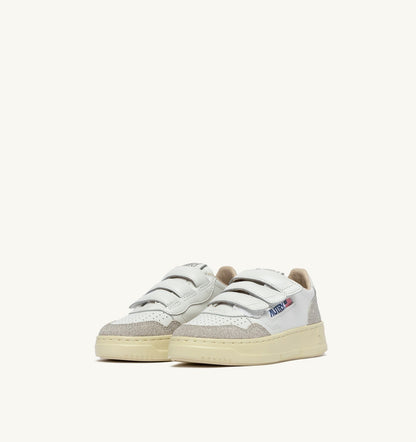 AUTRY Kid MEDALIST KIDSTRIPES SNEAKERS IN WHITE LEATHER AND GLITTER GRAY LEATHER