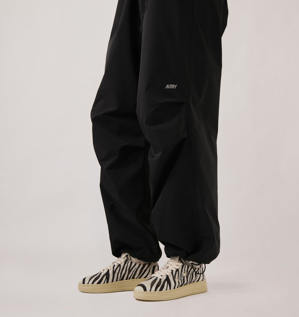 AUTRY Woman MEDALIST EASEKNIT LOW SNEAKERS IN 'ZEBRA PRINT' IVORY WHITE AND BLACK KNIT