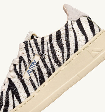 AUTRY Woman MEDALIST EASEKNIT LOW SNEAKERS IN 'ZEBRA PRINT' IVORY WHITE AND BLACK KNIT