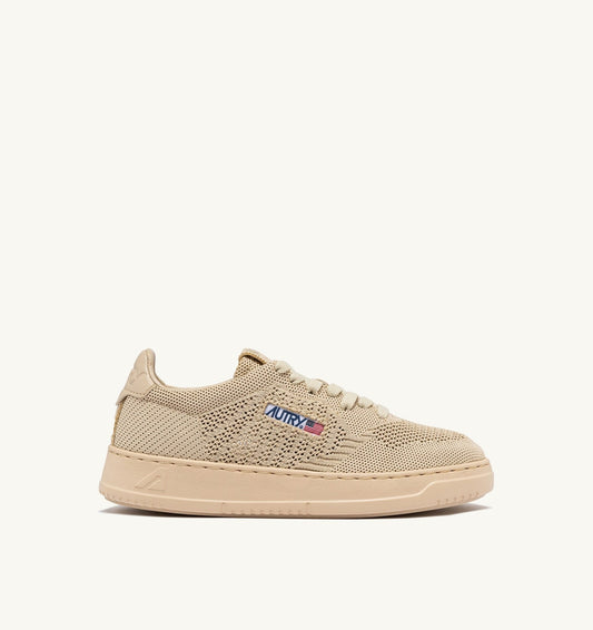 AUTRY Woman MEDALIST EASEKNIT LOW SNEAKERS IN CREME BRULEE KNIT