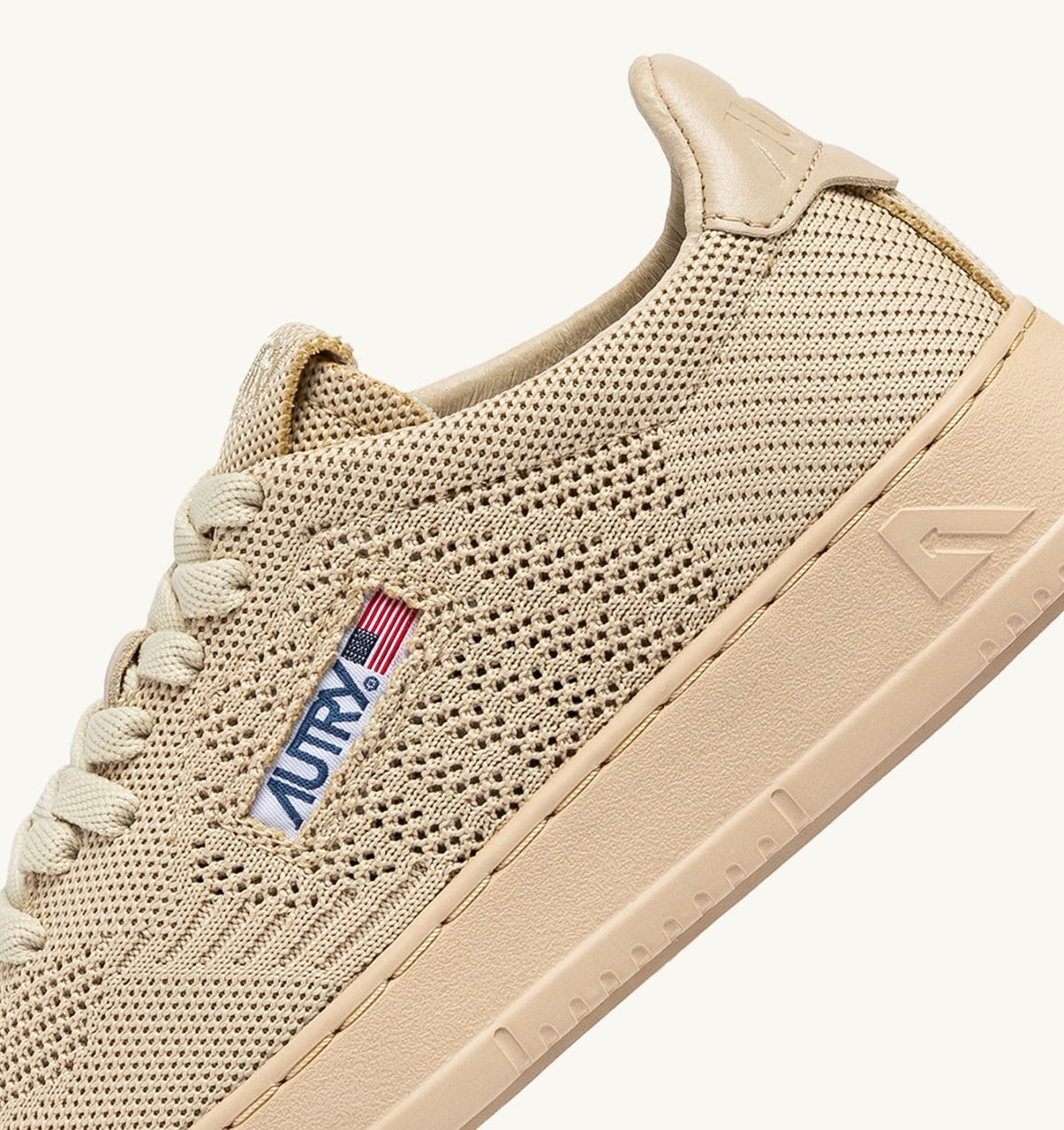 AUTRY Woman MEDALIST EASEKNIT LOW SNEAKERS IN CREME BRULEE KNIT