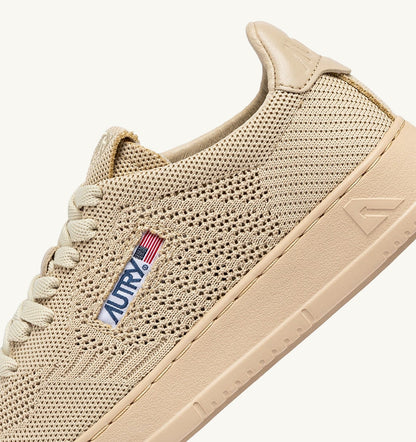 AUTRY Woman MEDALIST EASEKNIT LOW SNEAKERS IN CREME BRULEE KNIT