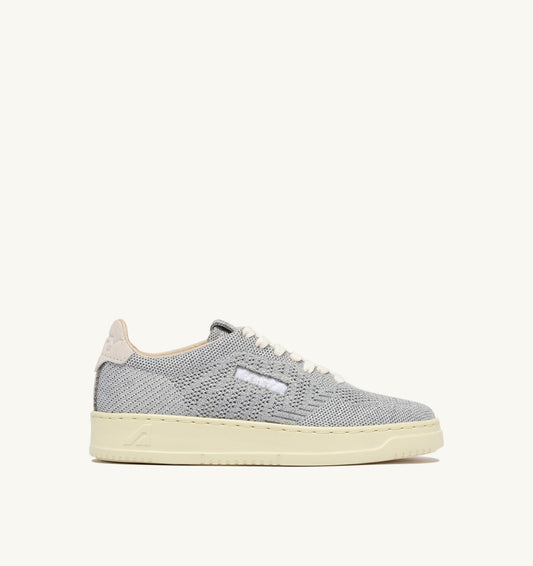 AUTRY Woman MEDALIST EASEKNIT LOW SNEAKERS IN SILVER-TONE KNIT