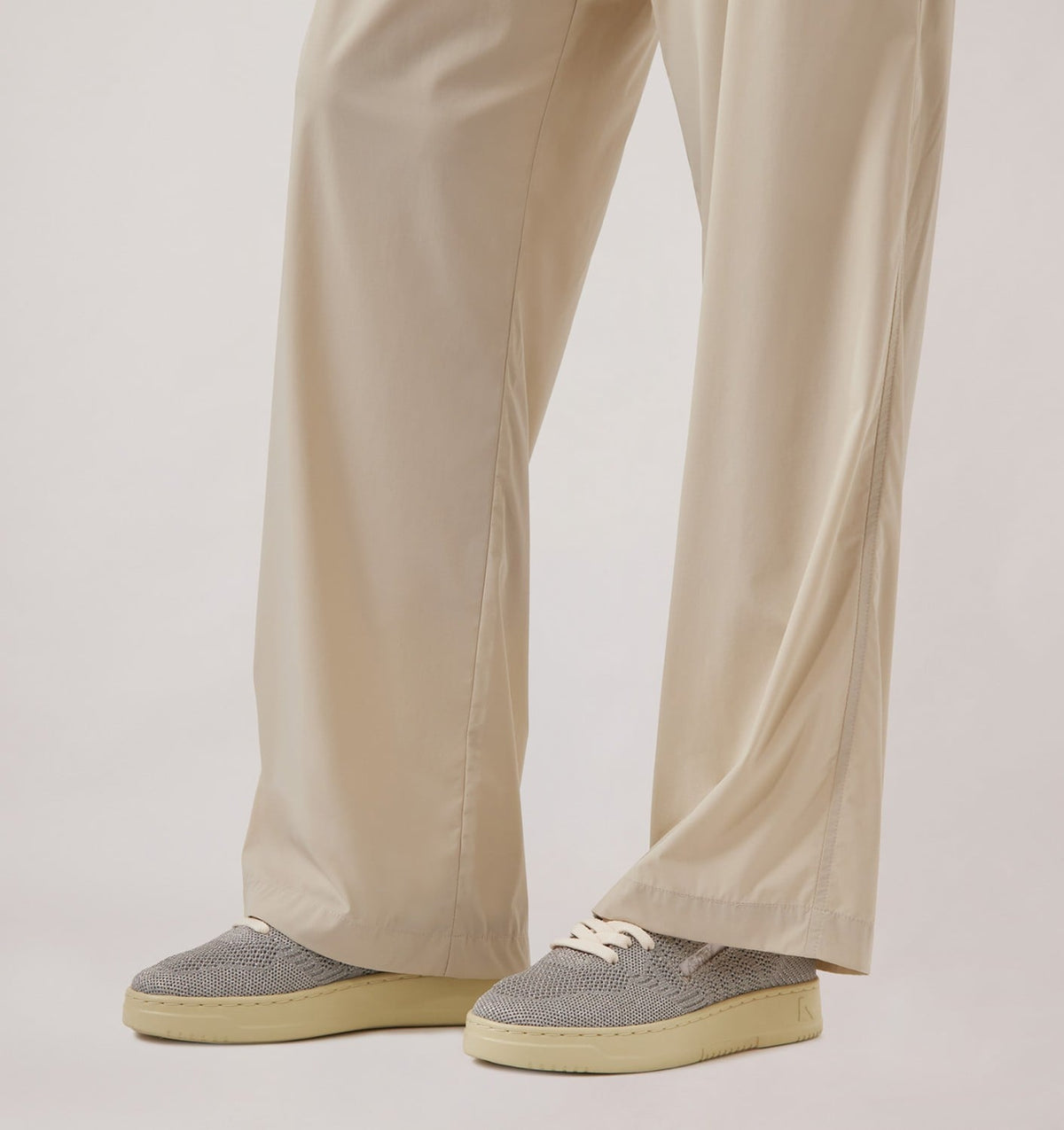 AUTRY Woman MEDALIST EASEKNIT LOW SNEAKERS IN SILVER-TONE KNIT