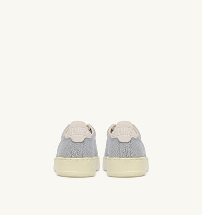 AUTRY Woman MEDALIST EASEKNIT LOW SNEAKERS IN SILVER-TONE KNIT