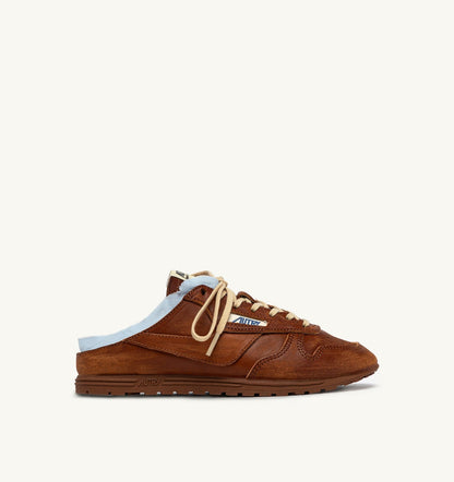 AUTRY Woman WINDSPIN MULE SNEAKERS IN SHIRT BUFF AND AZURE LEATHER