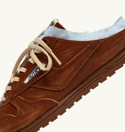 AUTRY Woman WINDSPIN MULE SNEAKERS IN SHIRT BUFF AND AZURE LEATHER