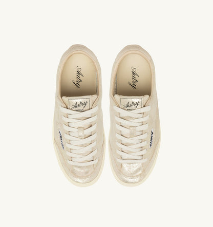 AUTRY Woman WINDSCAPE LOW SNEAKERS IN PLATINUM AND SAND LAMINATED SUEDE
