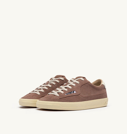 AUTRY Woman WINDSCAPE LOW SNEAKERS IN PIGEON AND MARSHMALLOW SUEDE