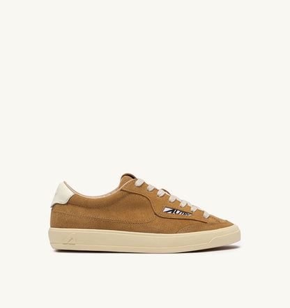 AUTRY Woman WINDSCAPE LOW SNEAKERS IN COPPER BROWN AND MARSHMALLOW SUEDE