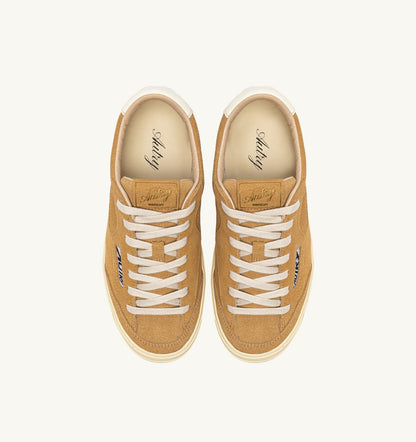 AUTRY Woman WINDSCAPE LOW SNEAKERS IN COPPER BROWN AND MARSHMALLOW SUEDE