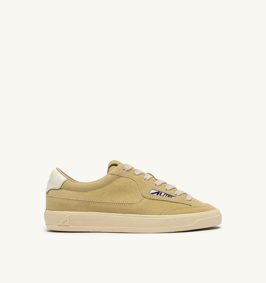 AUTRY Woman WINDSCAPE LOW SNEAKERS IN STRAW AND MARSHMALLOW SUEDE
