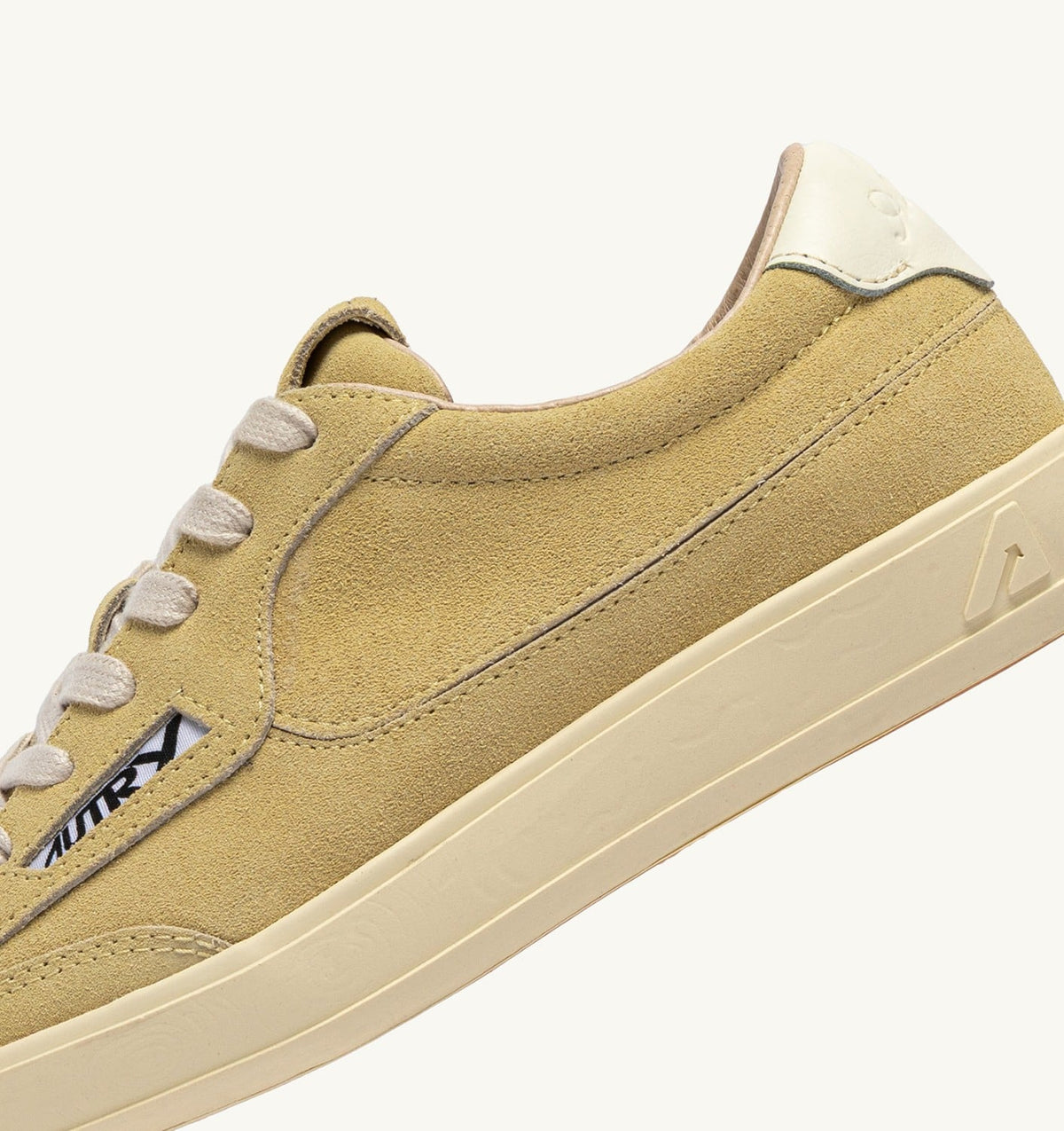 AUTRY Woman WINDSCAPE LOW SNEAKERS IN STRAW AND MARSHMALLOW SUEDE