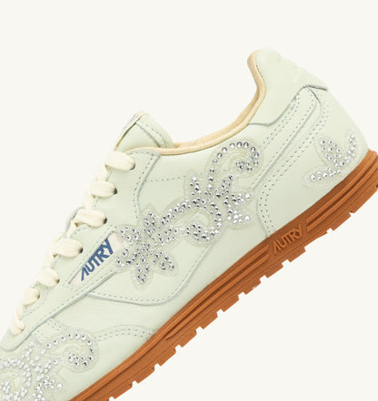 AUTRY Woman WINDSPIN SNEAKERS IN BONE WHITE LEATHER WITH DECORATIONS