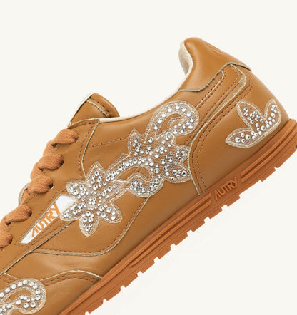 AUTRY Woman WINDSPIN SNEAKERS IN EARTH LEATHER WITH DECORATIONS
