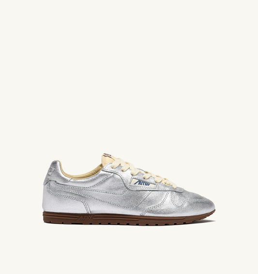 AUTRY Woman WINDSPIN SNEAKERS IN SILVER TONE LAMINATED LEATHER