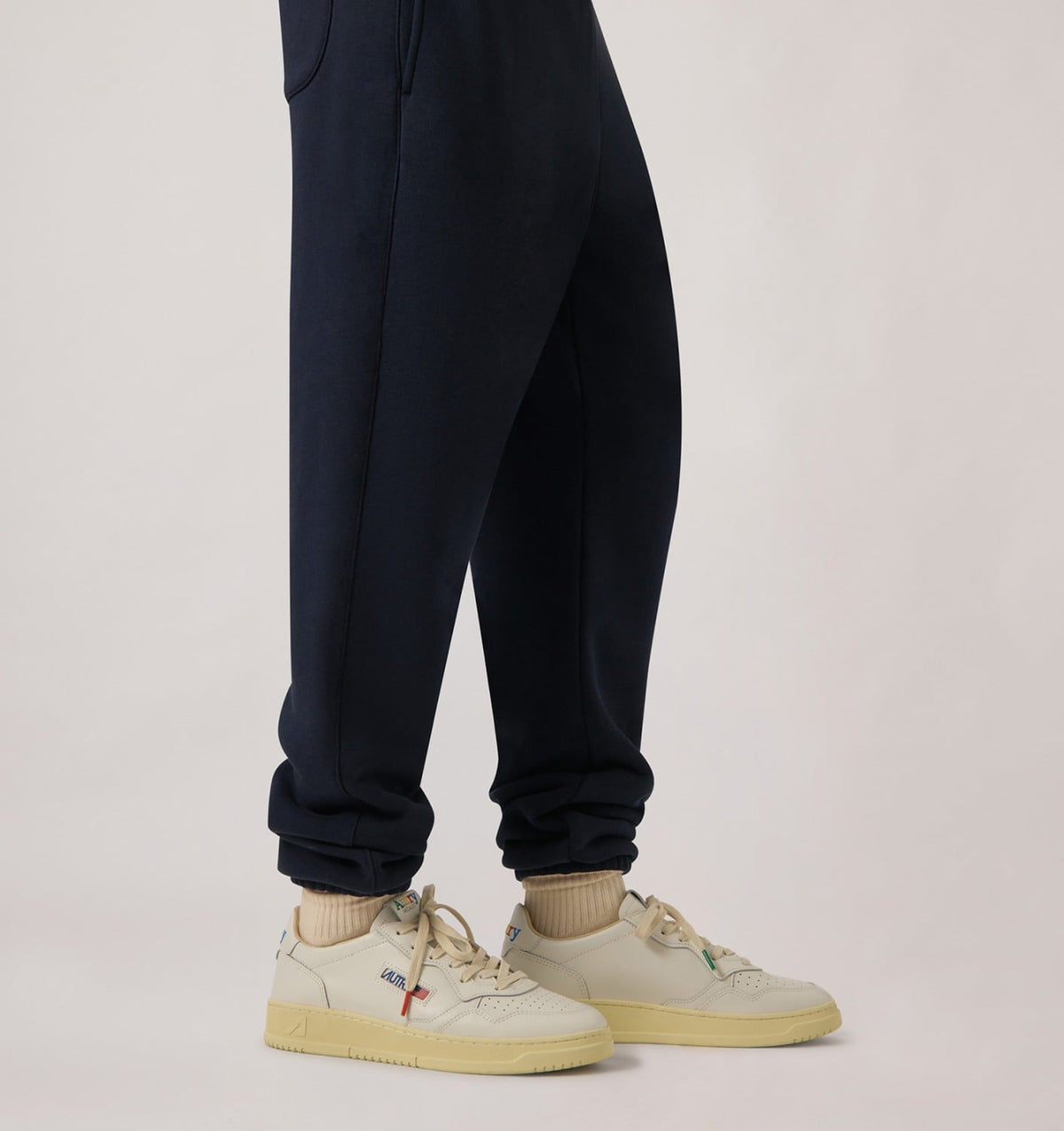AUTRY Man MEDALIST LOW SNEAKERS IN WHITE LEATHER