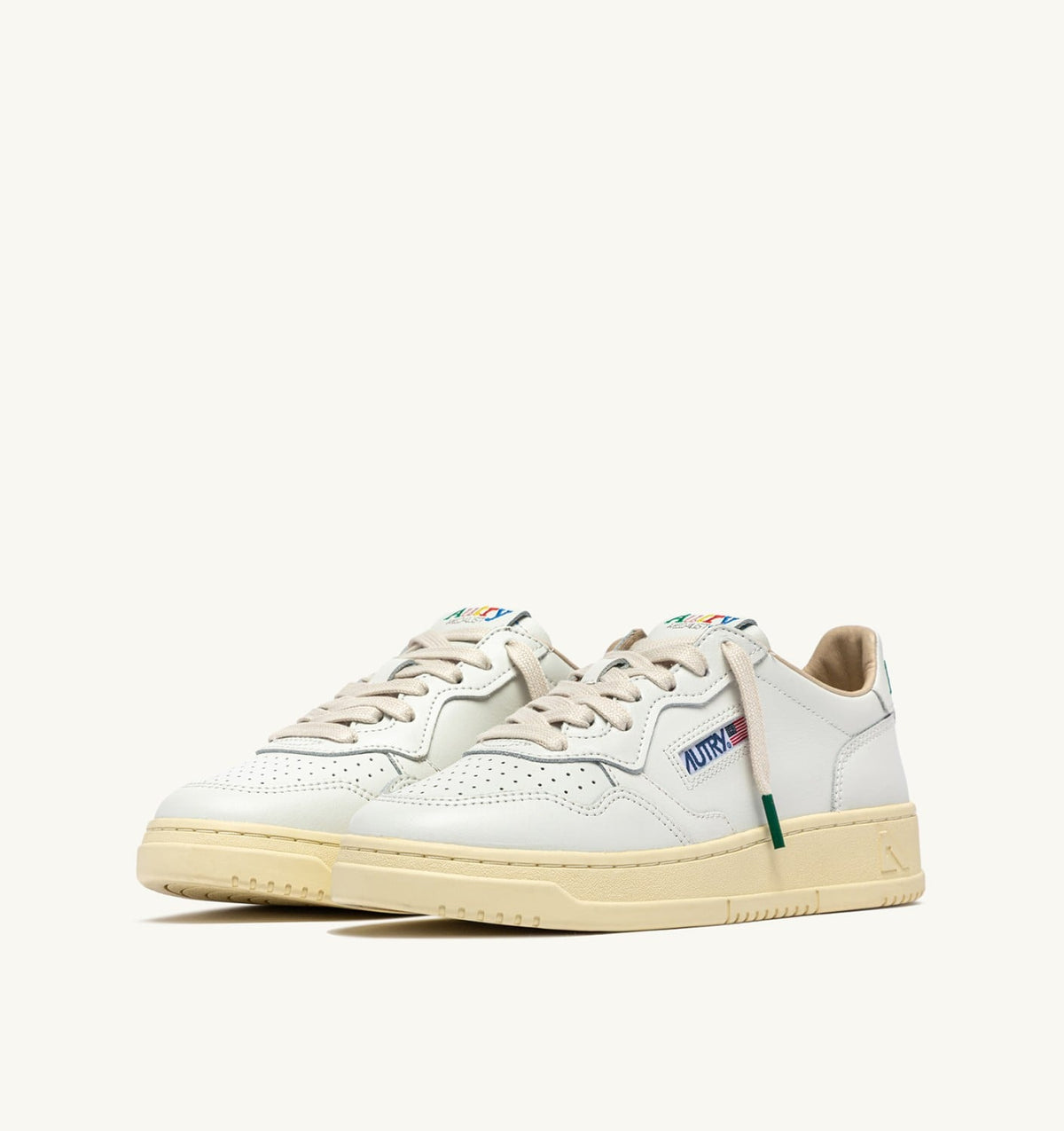 AUTRY Man MEDALIST LOW SNEAKERS IN WHITE LEATHER