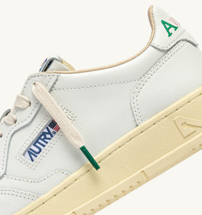 AUTRY Man MEDALIST LOW SNEAKERS IN WHITE LEATHER