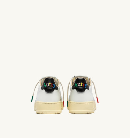 AUTRY Man MEDALIST LOW SNEAKERS IN WHITE AND BLACK LEATHER