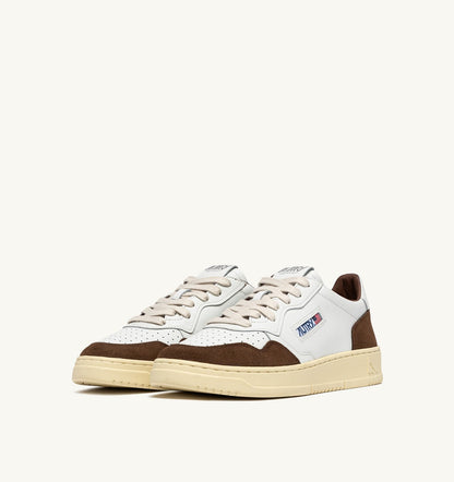 AUTRY Man MEDALIST LOW SNEAKERS IN WHITE LEATHER AND TUNDRA SUEDE