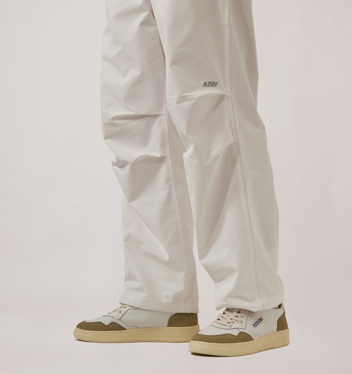 AUTRY Man MEDALIST LOW SNEAKERS IN WHITE LEATHER AND GRAY GREEN SUEDE