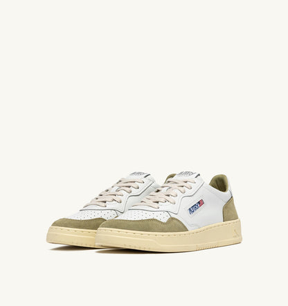 AUTRY Man MEDALIST LOW SNEAKERS IN WHITE LEATHER AND GRAY GREEN SUEDE