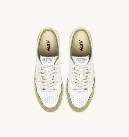 AUTRY Man MEDALIST LOW SNEAKERS IN WHITE LEATHER AND GRAY GREEN SUEDE