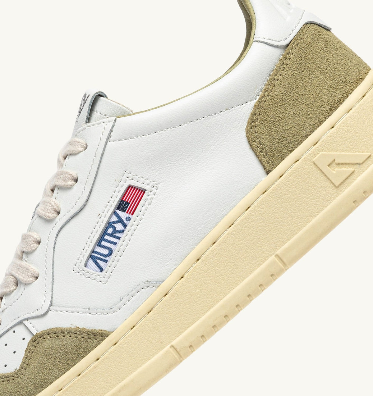AUTRY Man MEDALIST LOW SNEAKERS IN WHITE LEATHER AND GRAY GREEN SUEDE