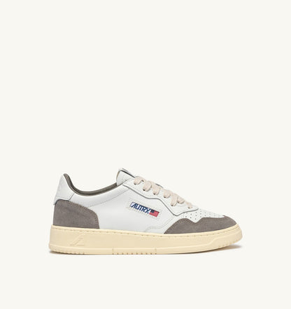 AUTRY Man MEDALIST LOW SNEAKERS IN WHITE LEATHER AND CEMENT SUEDE