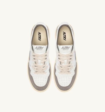 AUTRY Man MEDALIST LOW SNEAKERS IN WHITE LEATHER AND CEMENT SUEDE