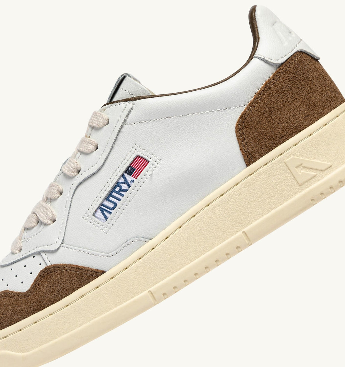 AUTRY Man MEDALIST LOW SNEAKERS IN WHITE LEATHER AND TOBACCO SUEDE