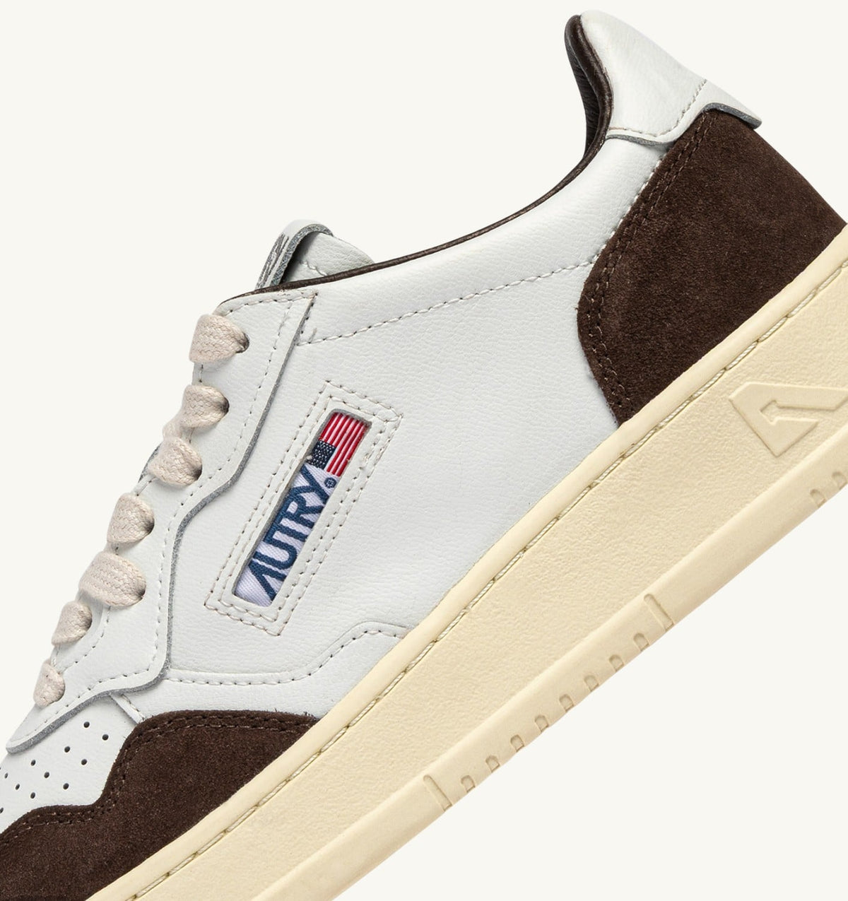 AUTRY Man MEDALIST LOW SNEAKERS IN WHITE LEATHER AND MAHOGANY SUEDE