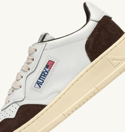 AUTRY Man MEDALIST LOW SNEAKERS IN WHITE LEATHER AND MAHOGANY SUEDE