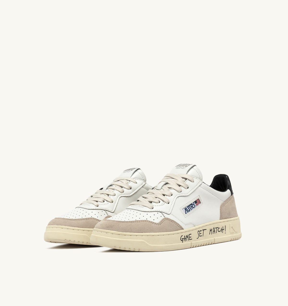 AUTRY Man MEDALIST LOW SNEAKERS IN WHITE AND BLACK SUEDE AND LEATHER WITH LETTERING