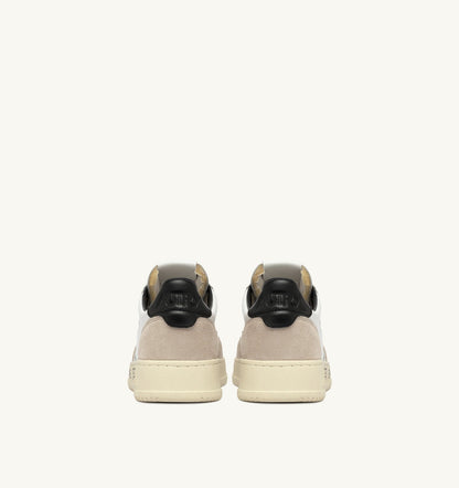 AUTRY Man MEDALIST LOW SNEAKERS IN WHITE AND BLACK SUEDE AND LEATHER WITH LETTERING