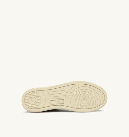 AUTRY Man MEDALIST LOW SNEAKERS IN WHITE AND BLACK SUEDE AND LEATHER WITH LETTERING