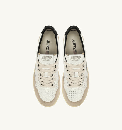 AUTRY Man MEDALIST LOW SNEAKERS IN WHITE AND BLACK SUEDE AND LEATHER WITH LETTERING