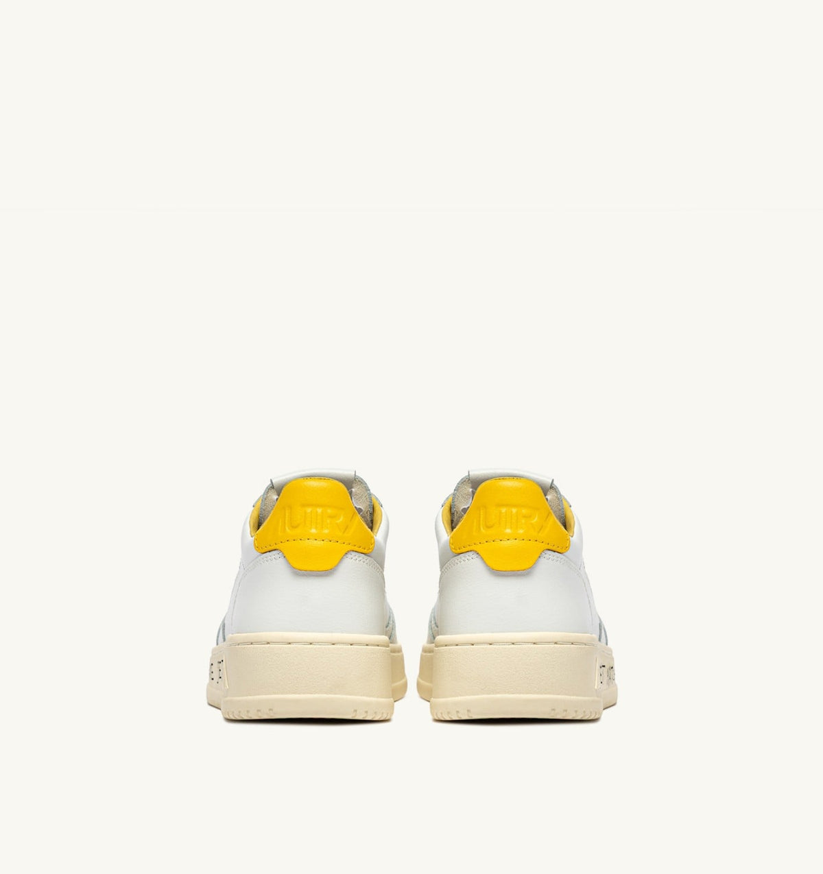 AUTRY Man MEDALIST LOW SNEAKERS IN WHITE AND SLICKER LEATHER WITH LETTERING