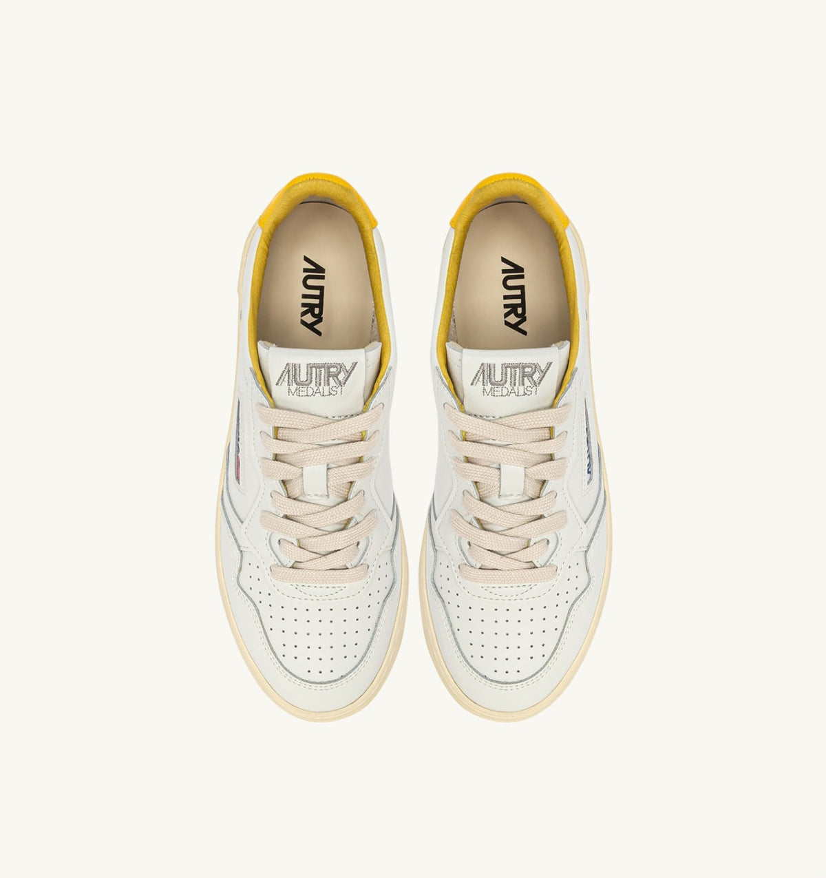 AUTRY Man MEDALIST LOW SNEAKERS IN WHITE AND SLICKER LEATHER WITH LETTERING