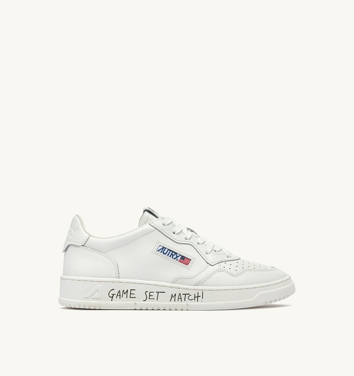AUTRY Man MEDALIST LOW SNEAKERS IN WHITE LEATHER WITH LETTERING
