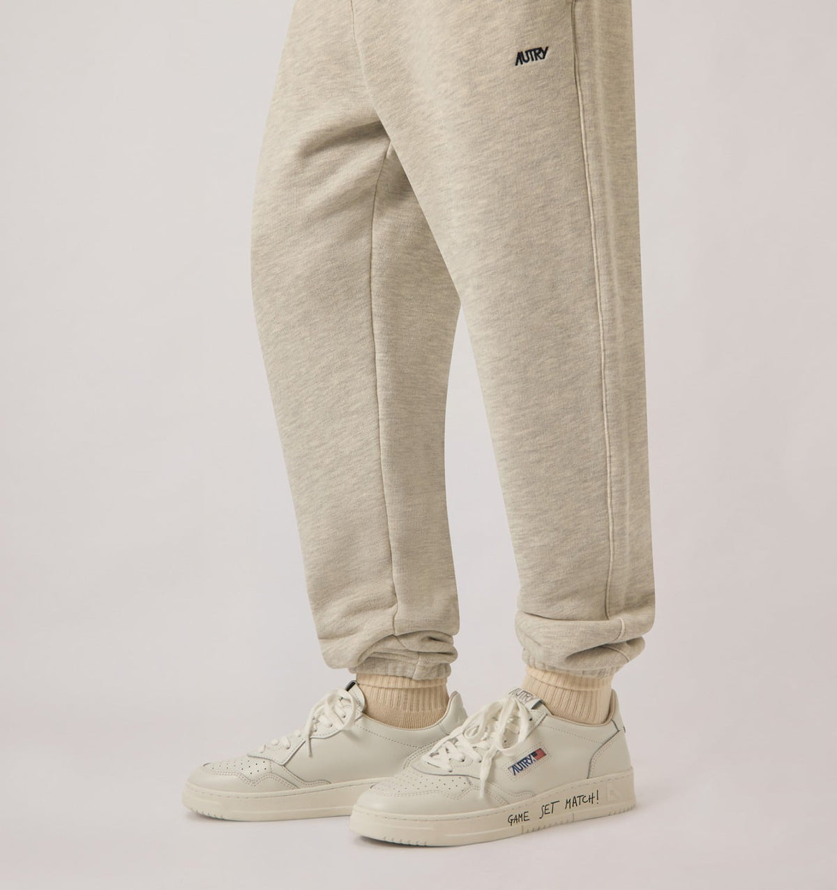 AUTRY Man MEDALIST LOW SNEAKERS IN WHITE LEATHER WITH LETTERING