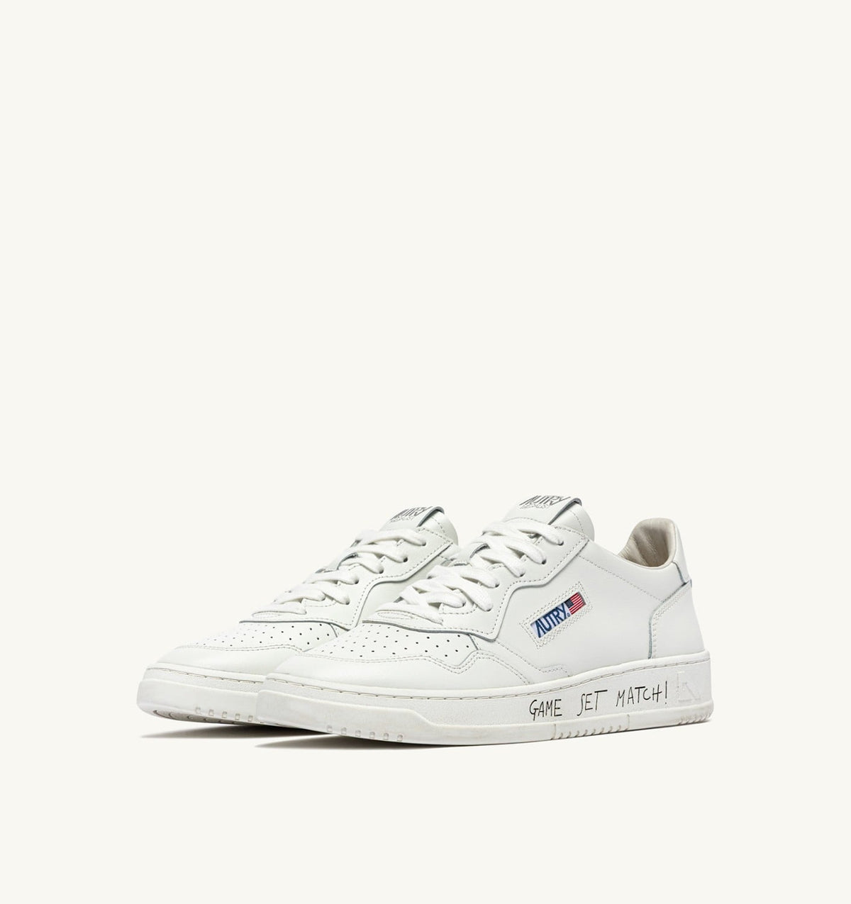 AUTRY Man MEDALIST LOW SNEAKERS IN WHITE LEATHER WITH LETTERING