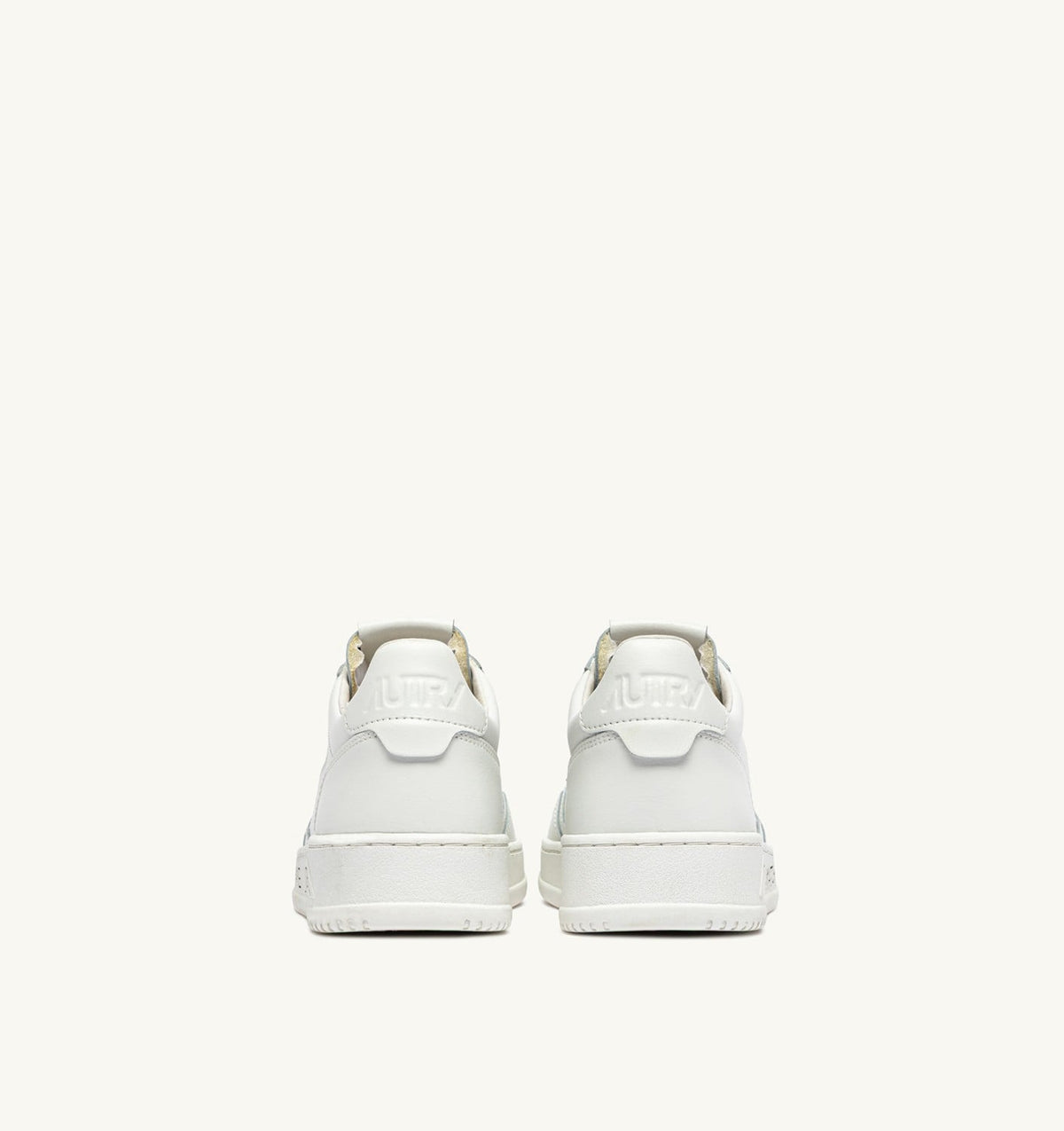 AUTRY Man MEDALIST LOW SNEAKERS IN WHITE LEATHER WITH LETTERING