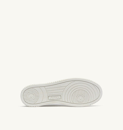 AUTRY Man MEDALIST LOW SNEAKERS IN WHITE LEATHER WITH LETTERING