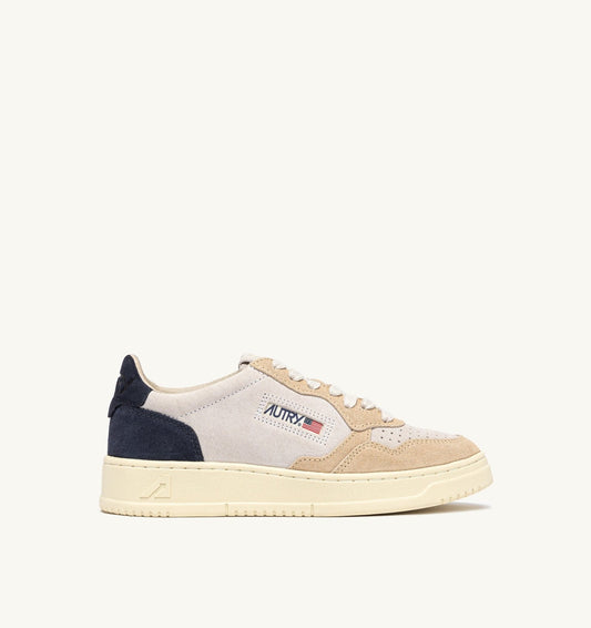 AUTRY Man MEDALIST LOW TRICOLOR SNEAKERS IN SUEDE COLOR WHITE SAND AND BLUE SPACE