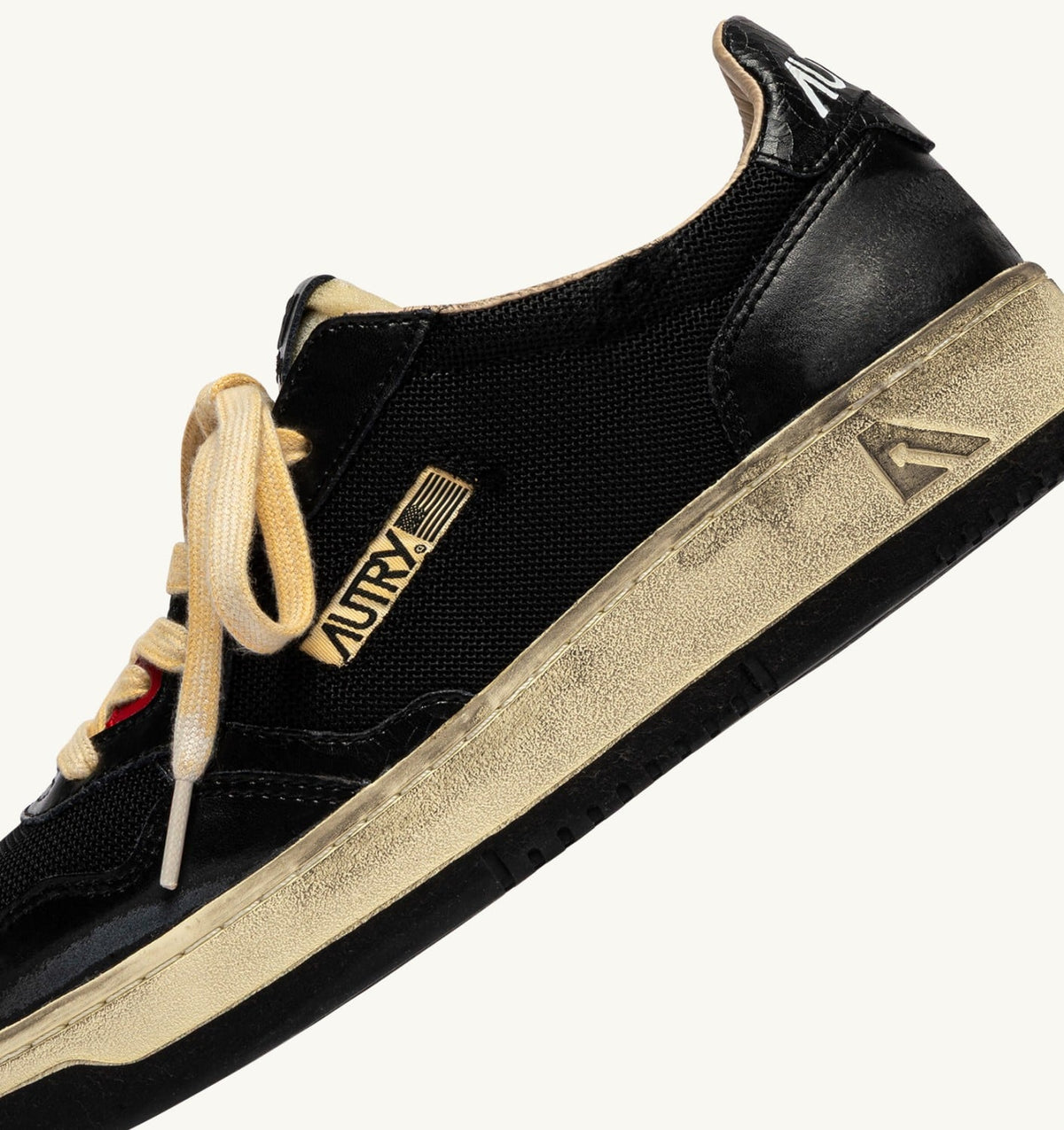 AUTRY Man MEDALIST LOW SUPER VINTAGE SNEAKERS IN BLACK LEATHER AND DRAGON MESH