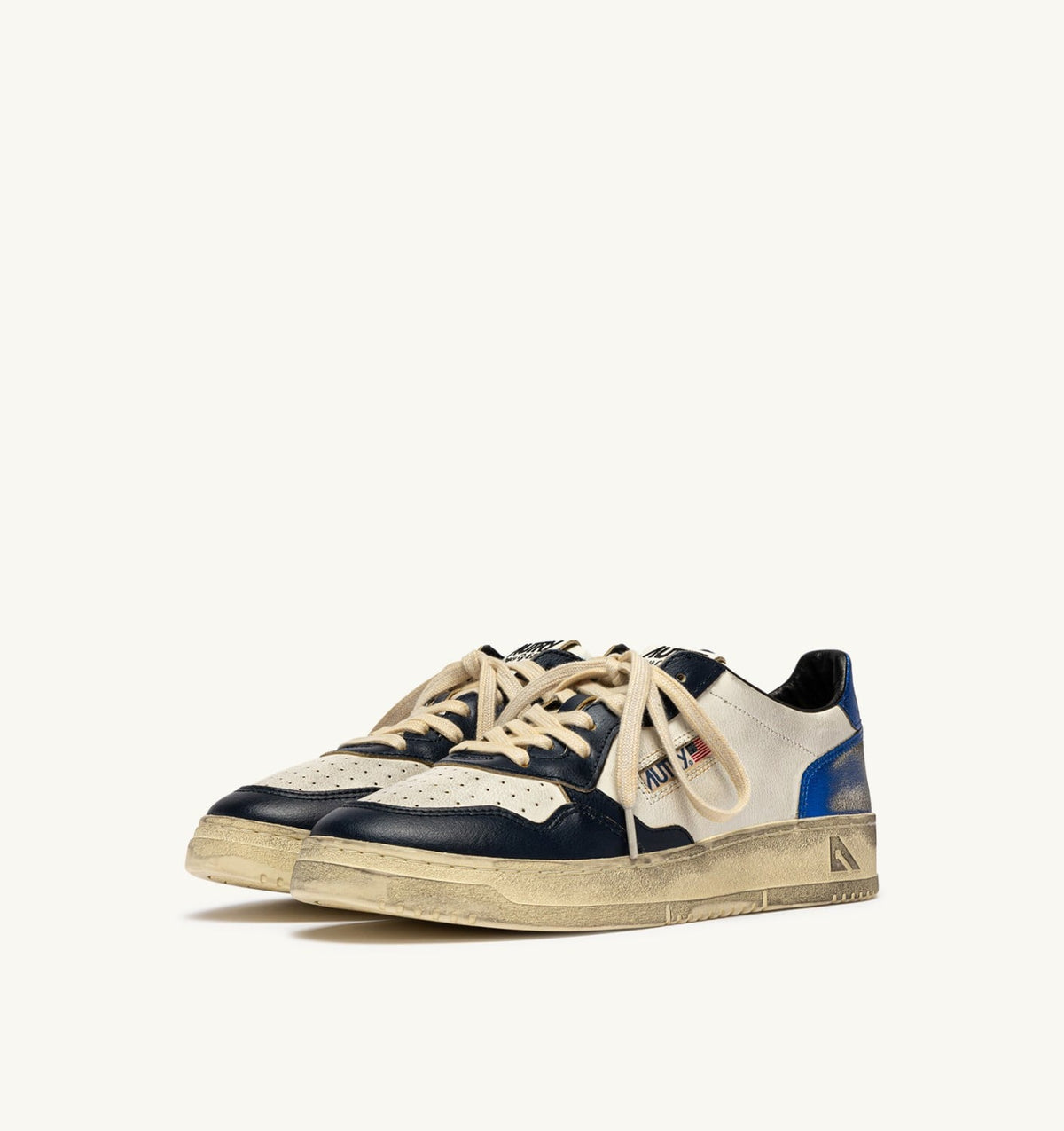 AUTRY Man MEDALIST LOW SUPER VINTAGE SNEAKERS IN WHITE, SPACE BLUE AND BLUE LEATHER