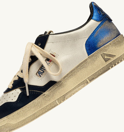 AUTRY Man MEDALIST LOW SUPER VINTAGE SNEAKERS IN WHITE, SPACE BLUE AND BLUE LEATHER